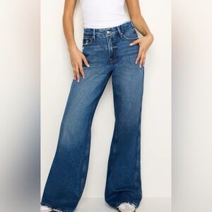 *NWT Good American, Good Skate Jeans in indigo Blue